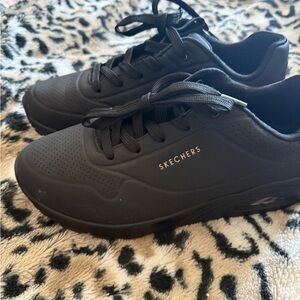 Skechers woman’s Charcoal Sneakers